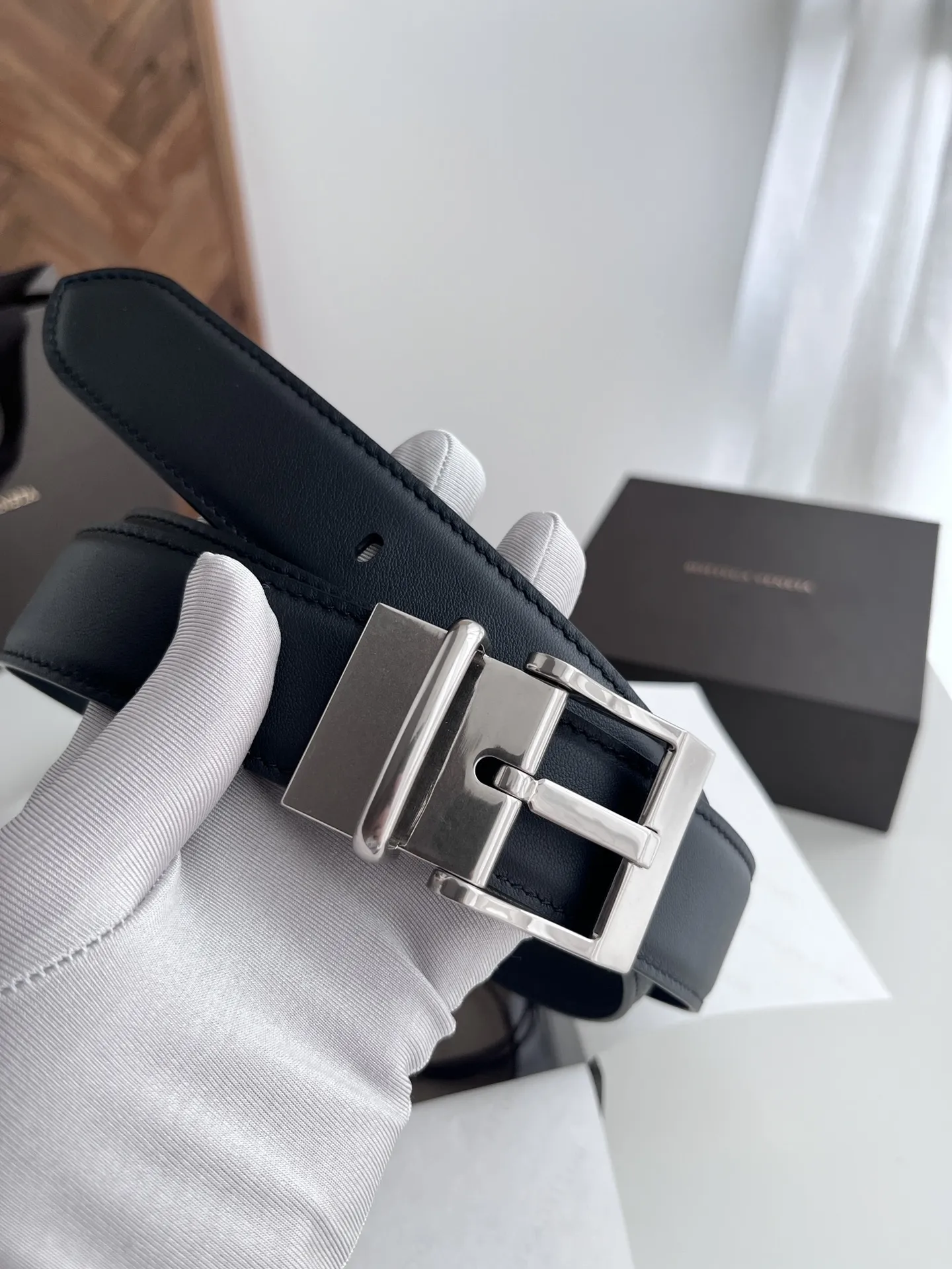 BOTTEGA VENETA 新作黒ダブルフェイスベルト - 画像 (3)