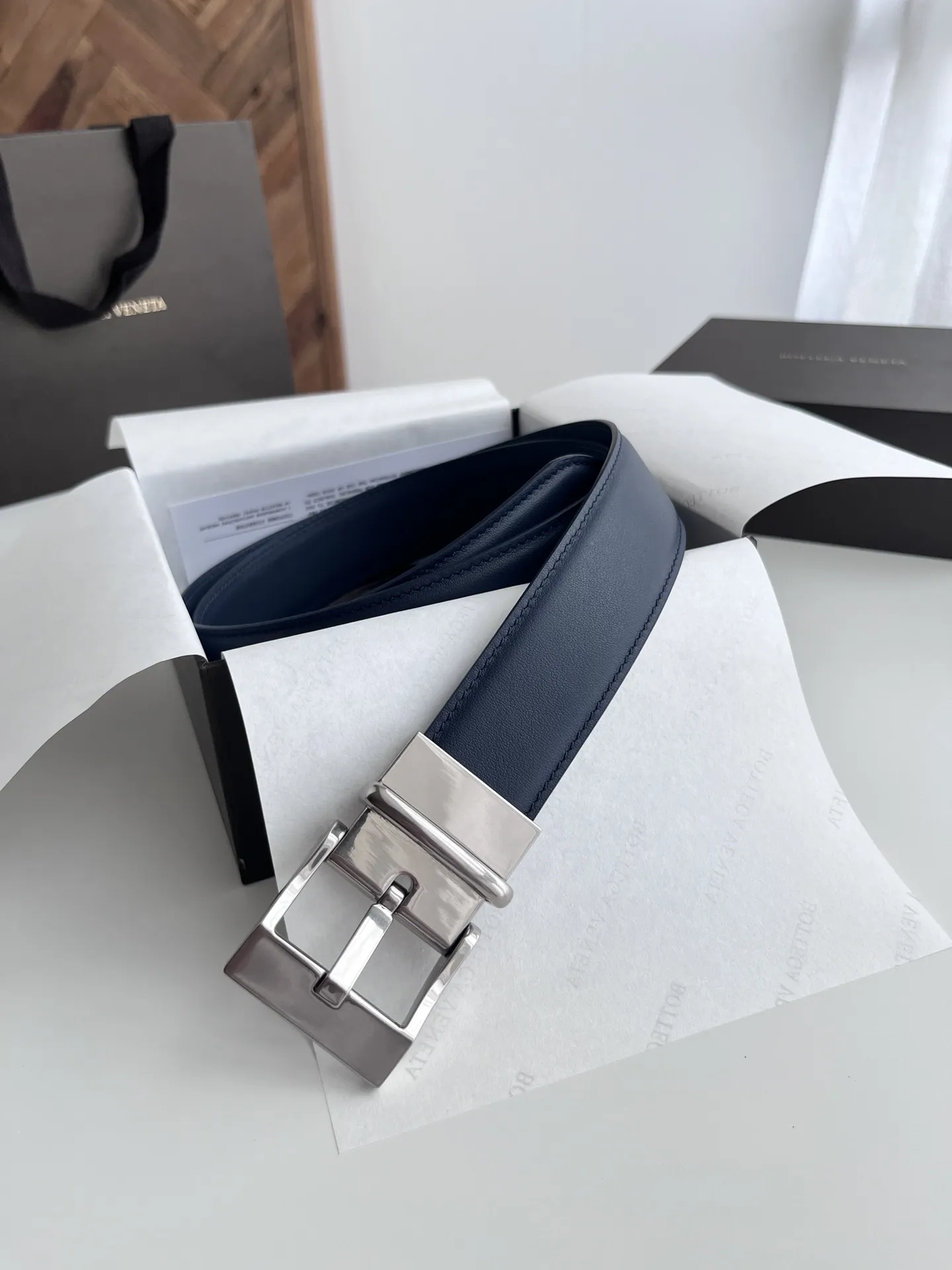BV新作ダブルフェイス男性用ベルト海蓝色レトロシルバーバックル