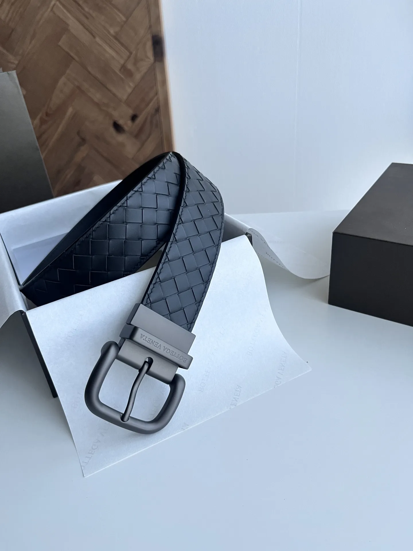 BV新作両面使い男性用ベルト黒小格子intreccio