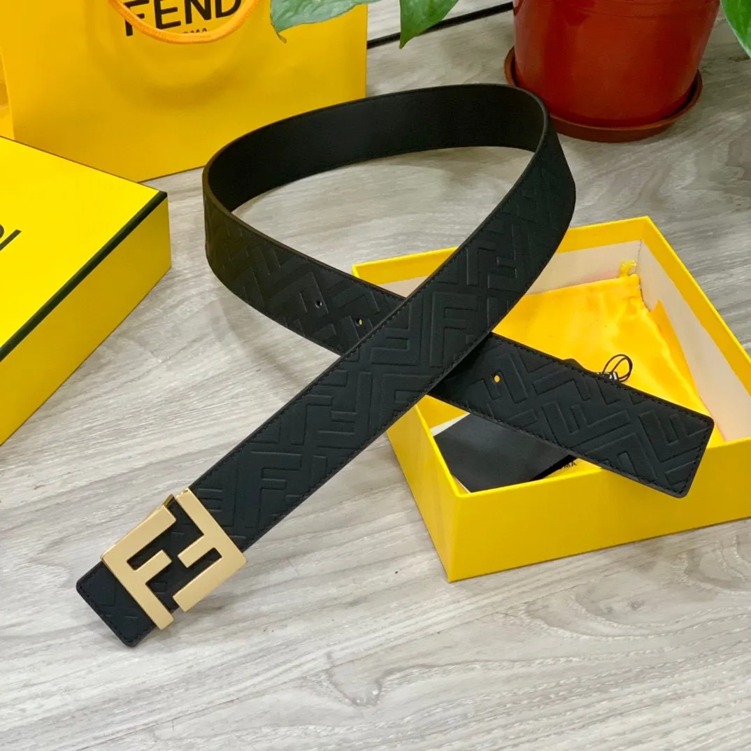 FENDI 新作 ブラック 40MM 幅皮ベルト