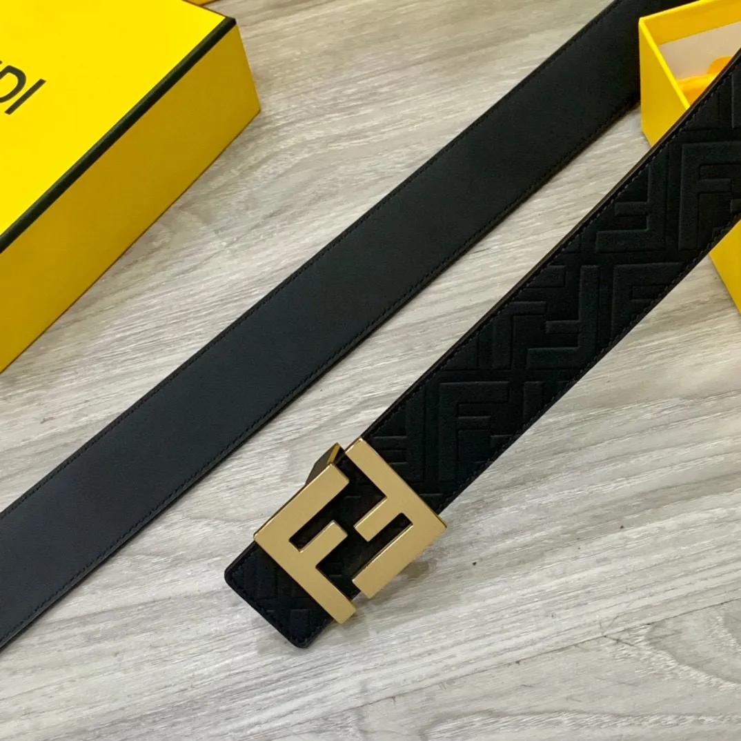 FENDI 新作 ブラック 40MM 幅皮ベルト - 画像 (3)