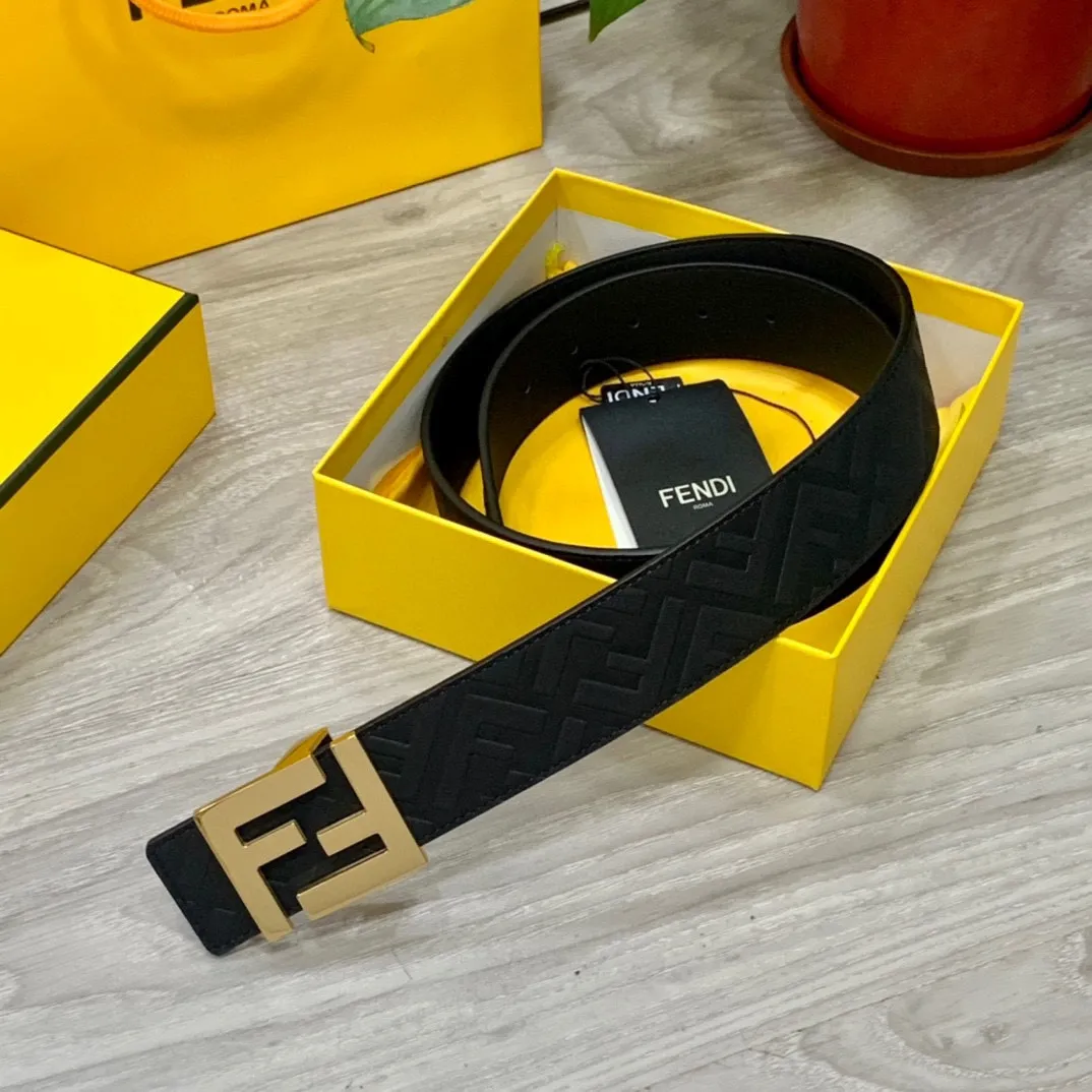 FENDI 新作 ブラック 40MM 幅皮ベルト - 画像 (5)