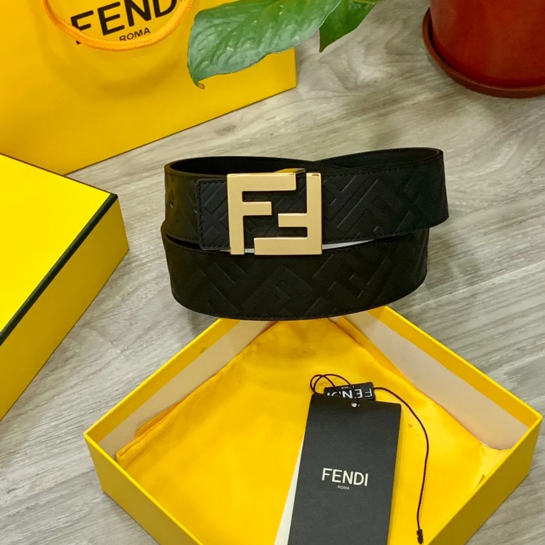 FENDI 新作 ブラック 40MM 幅皮ベルト - 画像 (6)