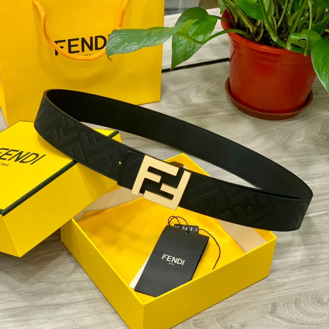 FENDI 新作 ブラック 40MM 幅皮ベルト - 画像 (7)