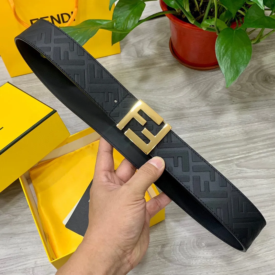 FENDI 新作 ブラック 40MM 幅皮ベルト - 画像 (8)