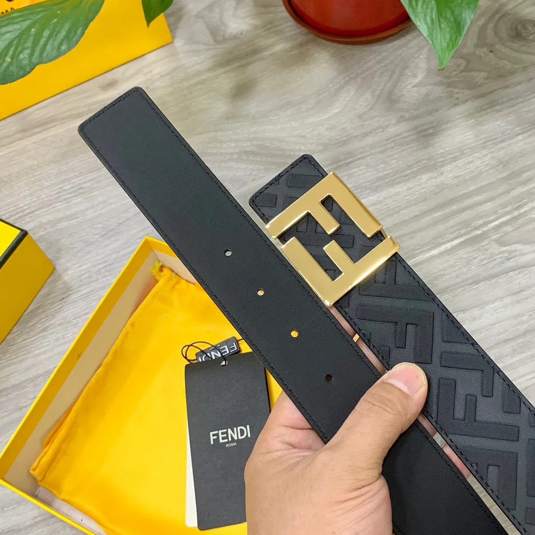 FENDI 新作 ブラック 40MM 幅皮ベルト - 画像 (9)