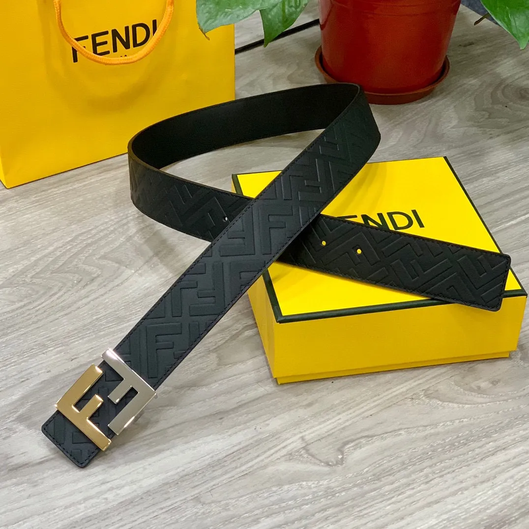 FENDI 新作 黒 幅40MM FFロゴベルト