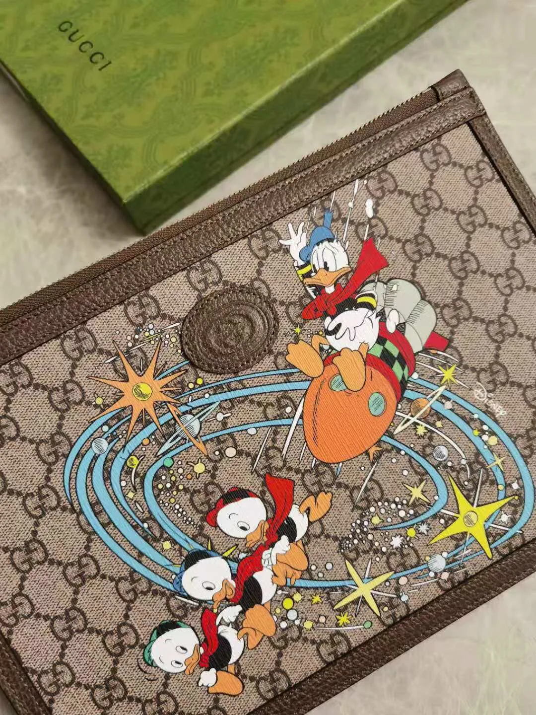 Gucci ドナルドダック柄 クラッチバッグ ベージュ - 画像 (3)