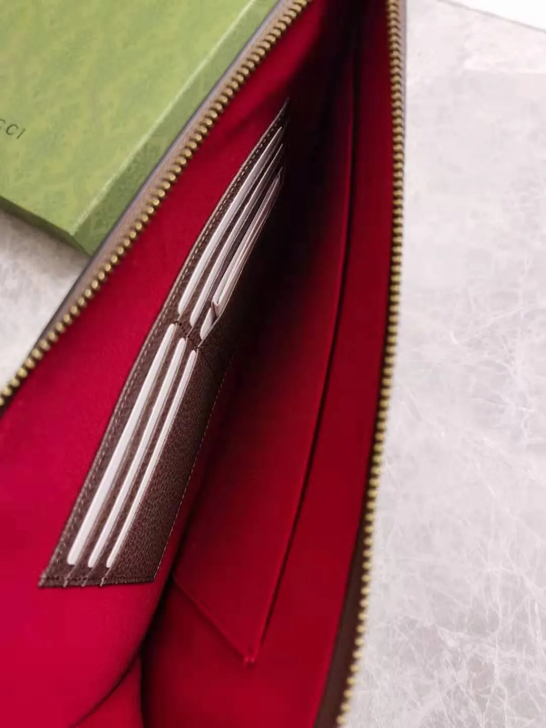 Gucci ドナルドダック柄 クラッチバッグ ベージュ - 画像 (5)