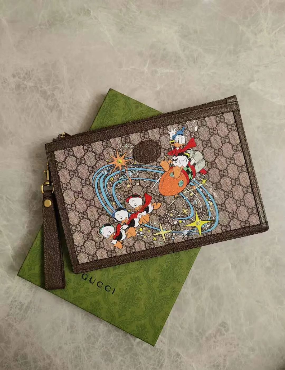 Gucci ドナルドダック柄 クラッチバッグ ベージュ - 画像 (7)