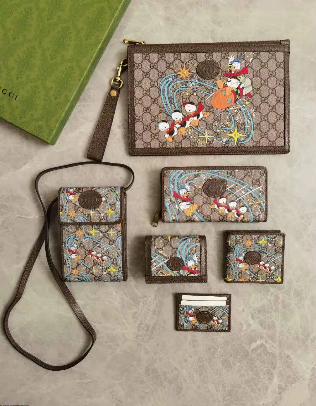 Gucci ドナルドダック柄 クラッチバッグ ベージュ - 画像 (10)