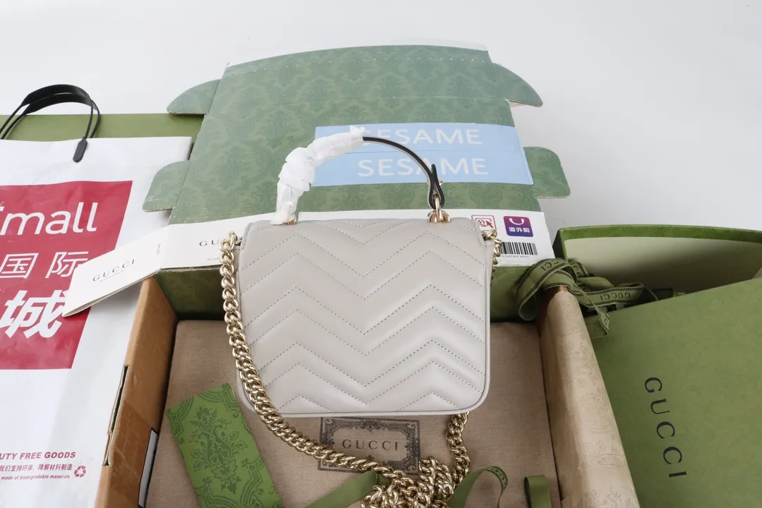 Gucci GG Marmont グレー ハンドバッグ - 画像 (3)