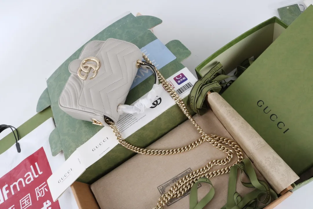 Gucci GG Marmont グレー ハンドバッグ - 画像 (9)