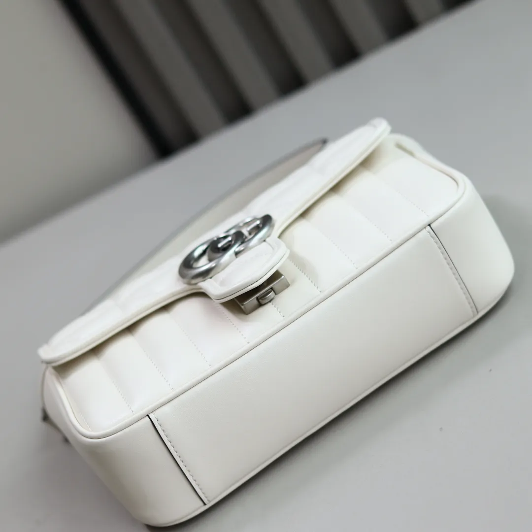 Gucci シルバー GG Marmont ミニショルダーバッグ - 画像 (6)