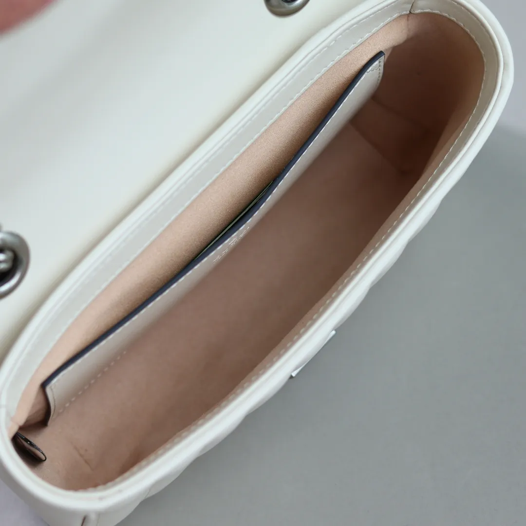 Gucci シルバー GG Marmont ミニショルダーバッグ - 画像 (8)