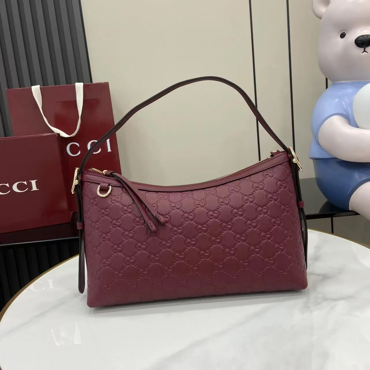 Gucci 2025秋冬 GG Emblem 安可拉紅 肩背包