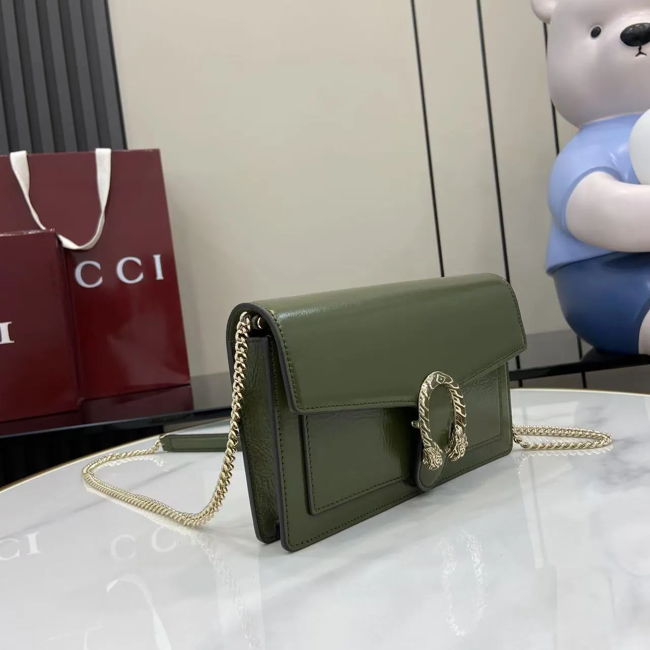 Gucci フォレストグリーン漆皮チェーンウォレット - 画像 (3)