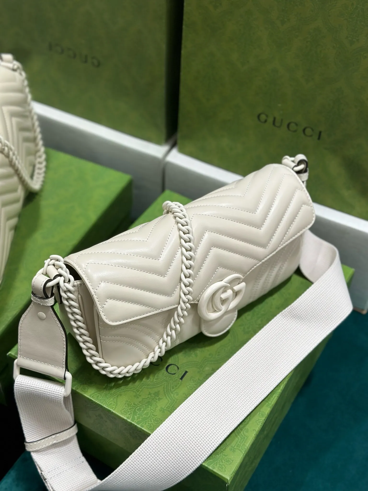 Gucci GG Marmont ショルダーバッグ ホワイト オリジナルレザー - 画像 (3)