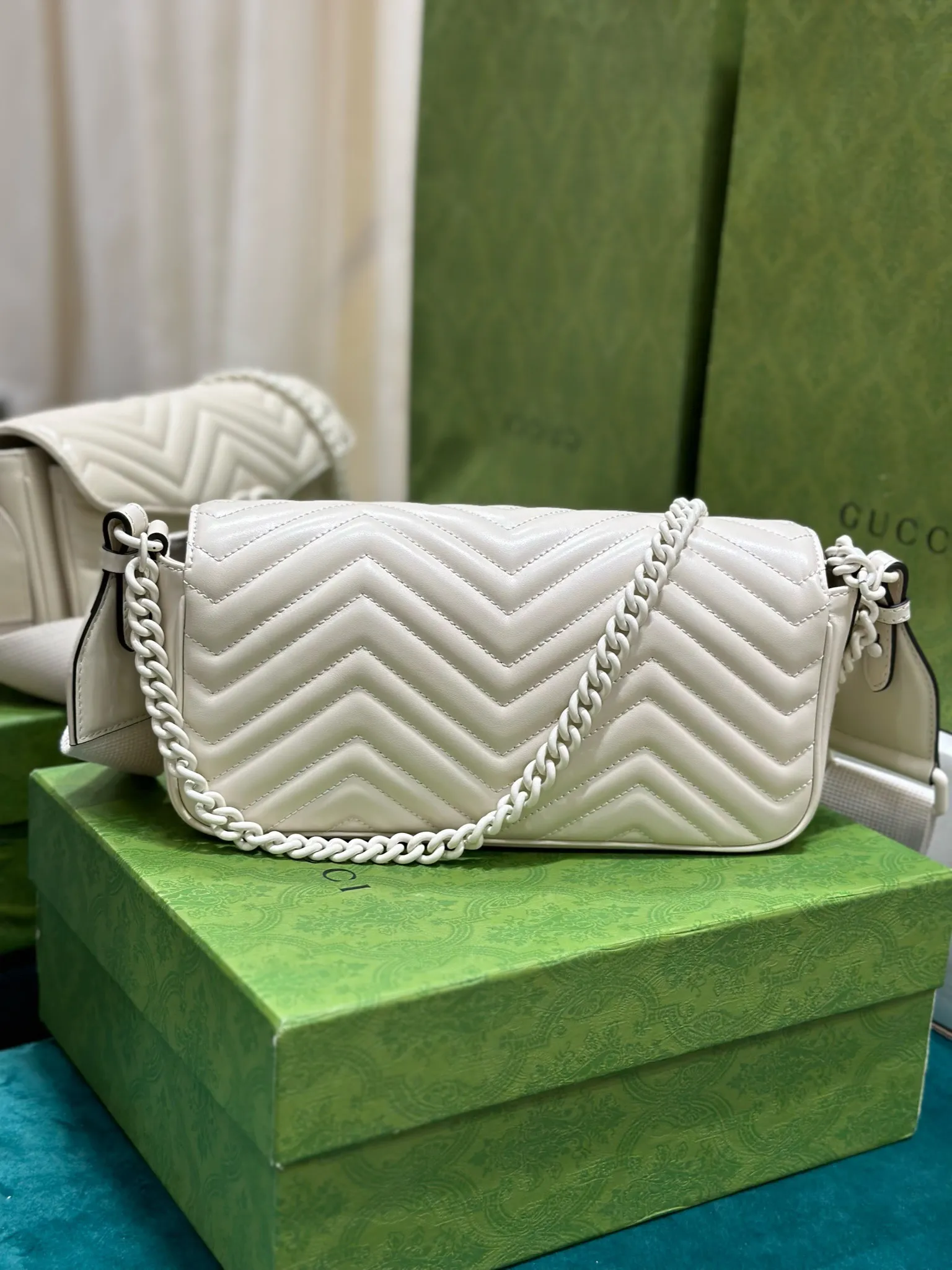 Gucci GG Marmont ショルダーバッグ ホワイト オリジナルレザー - 画像 (4)