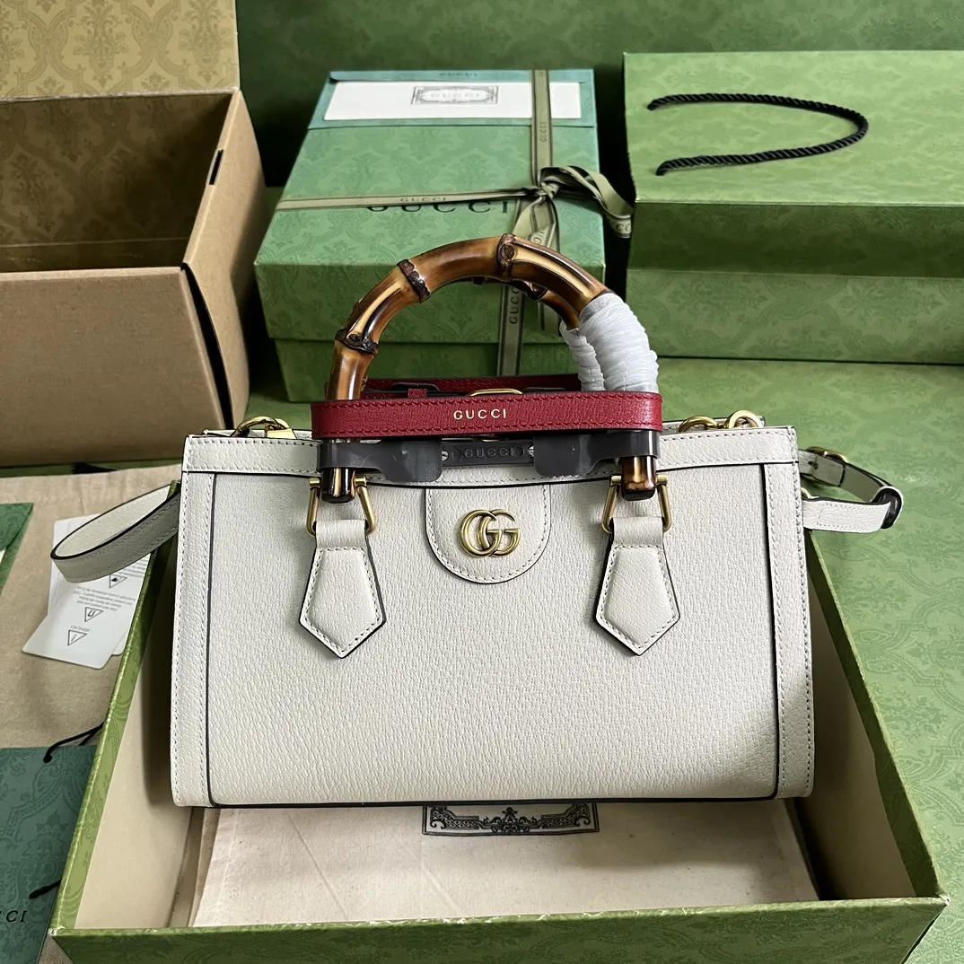 Gucci Diana竹節トランペットショルダーバッグホワイト スタイル735153