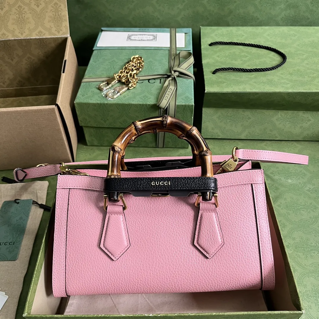 Gucci Diana竹節トランペットショルダーバッグピンク色Cosmogonieシリーズ