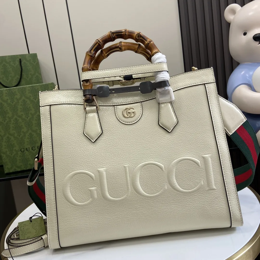 Gucci 白エナメルの竹節の大きなハンドバッグAriaシリーズ