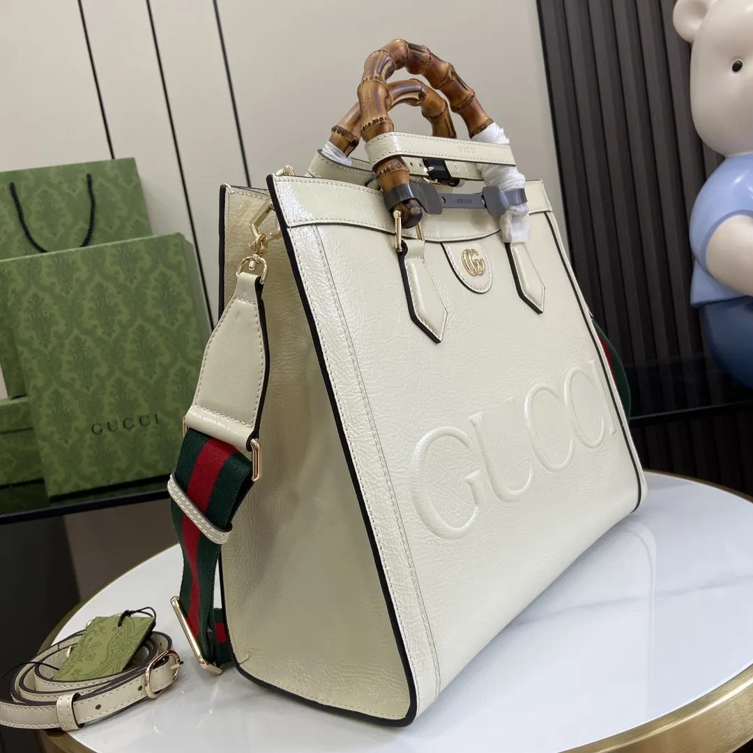 Gucci 白エナメルの竹節の大きなハンドバッグAriaシリーズ - 画像 (3)
