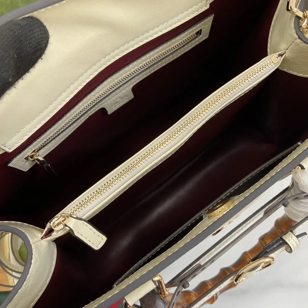 Gucci 白エナメルの竹節の大きなハンドバッグAriaシリーズ - 画像 (9)