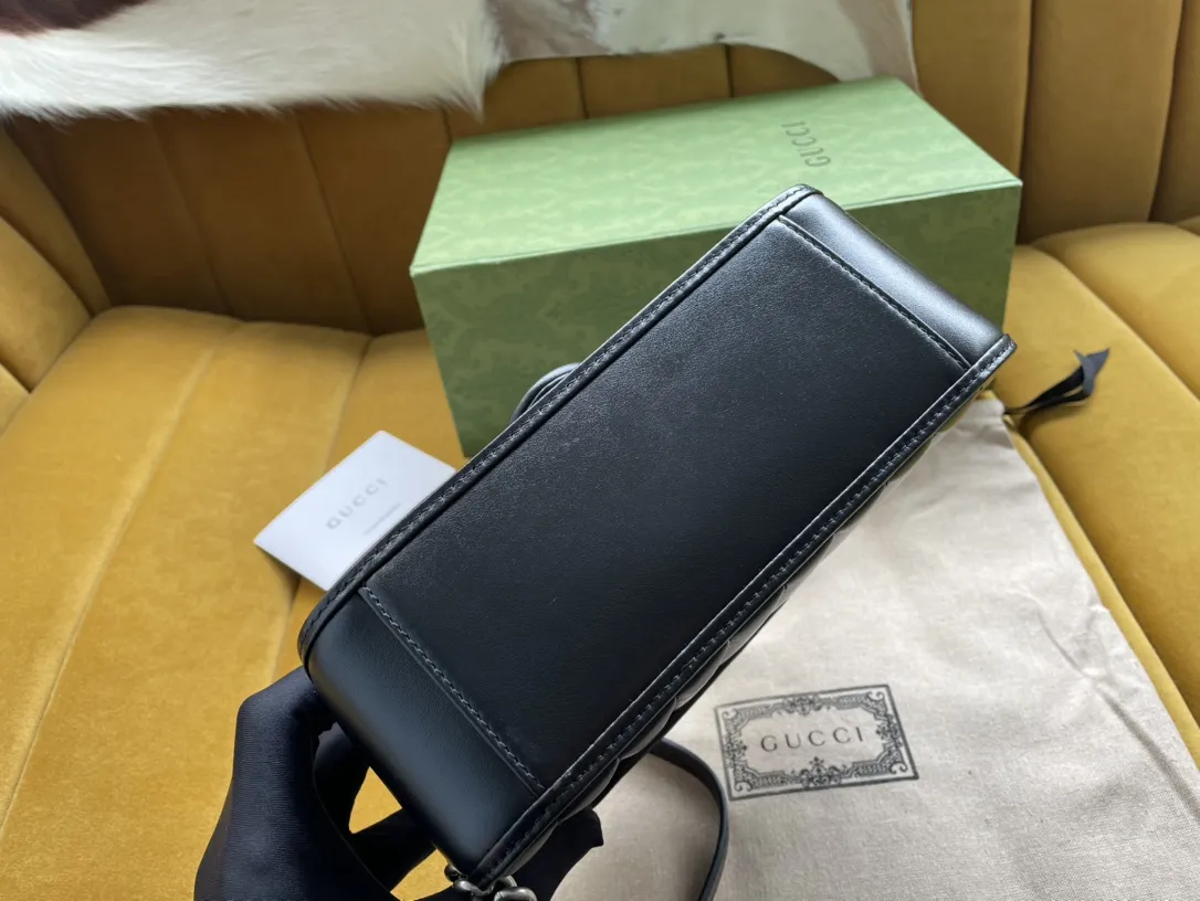 Gucci GG Marmont ミニバッグ 黒 クラシックキルティング - 画像 (5)