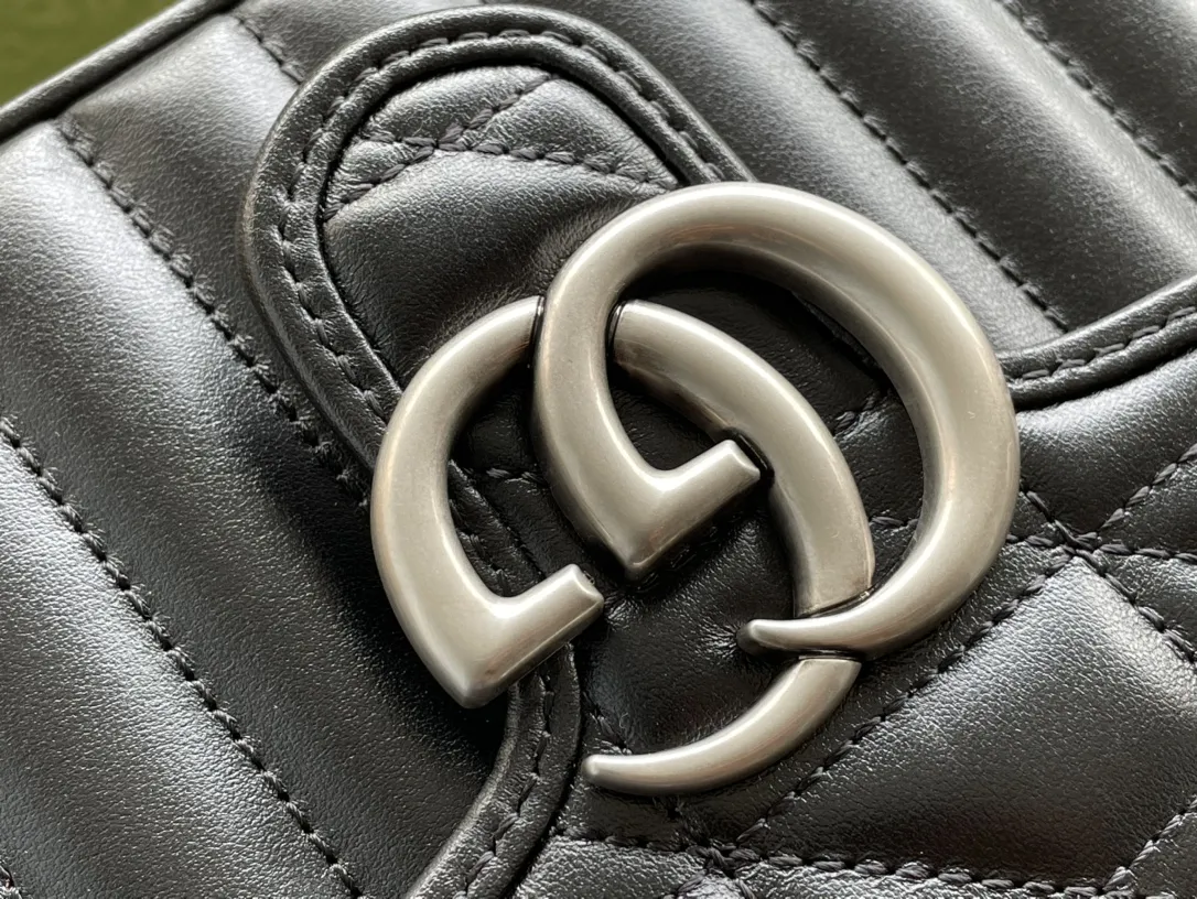 Gucci GG Marmont ミニバッグ 黒 クラシックキルティング - 画像 (6)