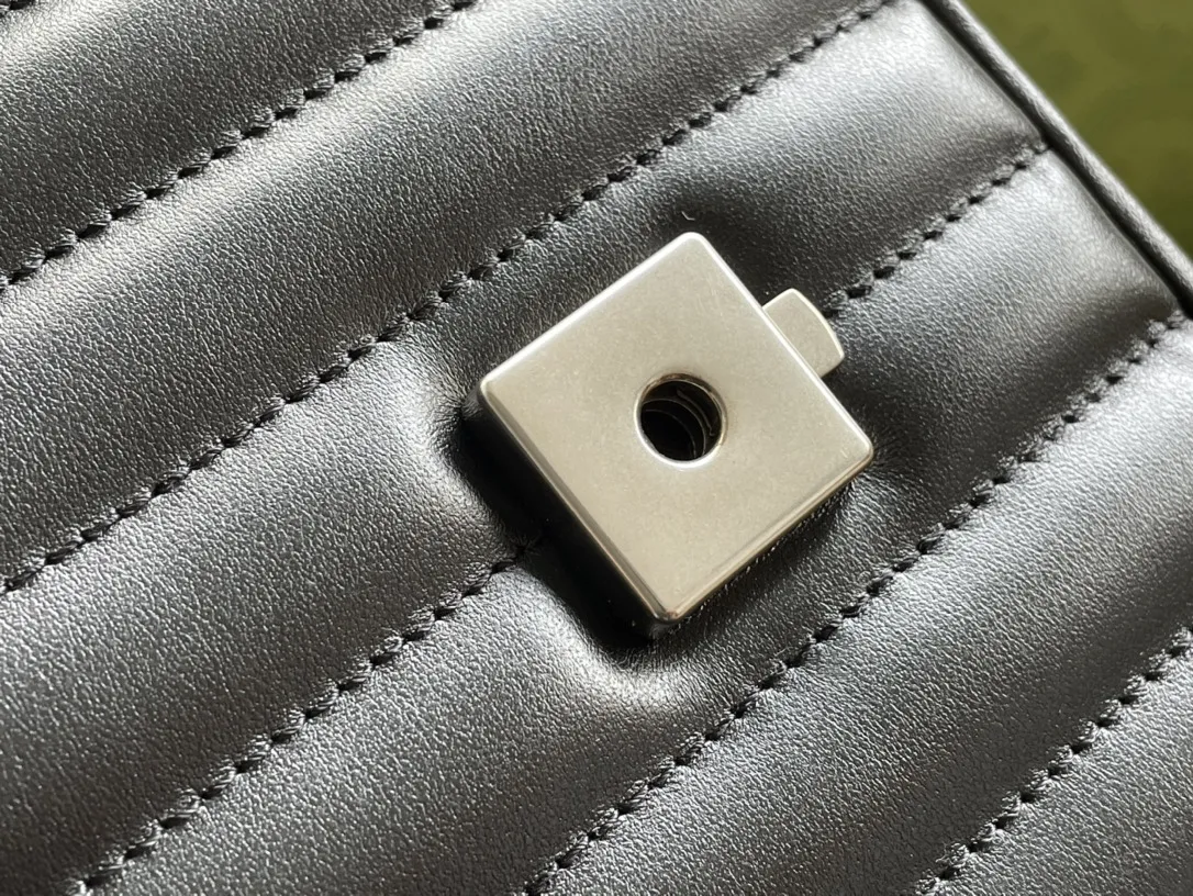 Gucci GG Marmont ミニバッグ 黒 クラシックキルティング - 画像 (7)