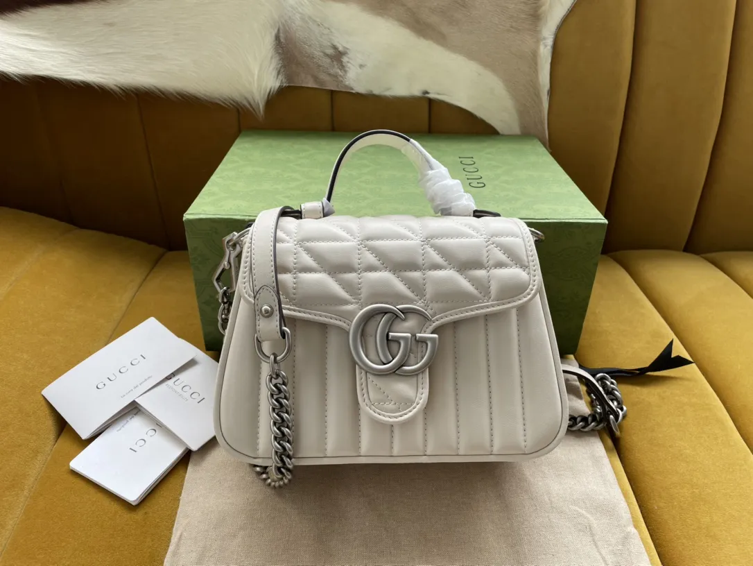 Gucci パールホワイト GG Marmont ミニバッグ
