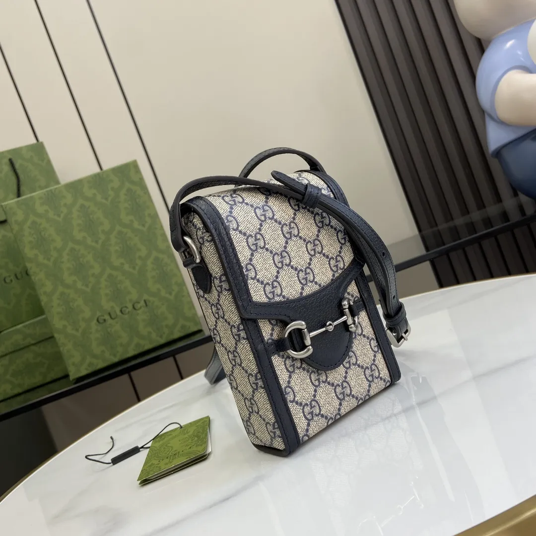 Gucci 馬具バッグ1955 ミニバッグ ブルーPVC - 画像 (3)