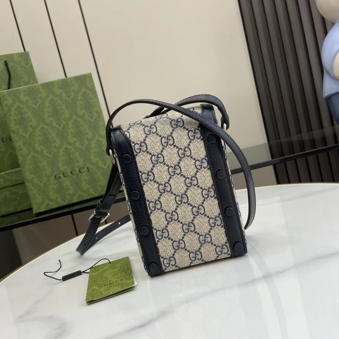 Gucci 馬具バッグ1955 ミニバッグ ブルーPVC - 画像 (4)