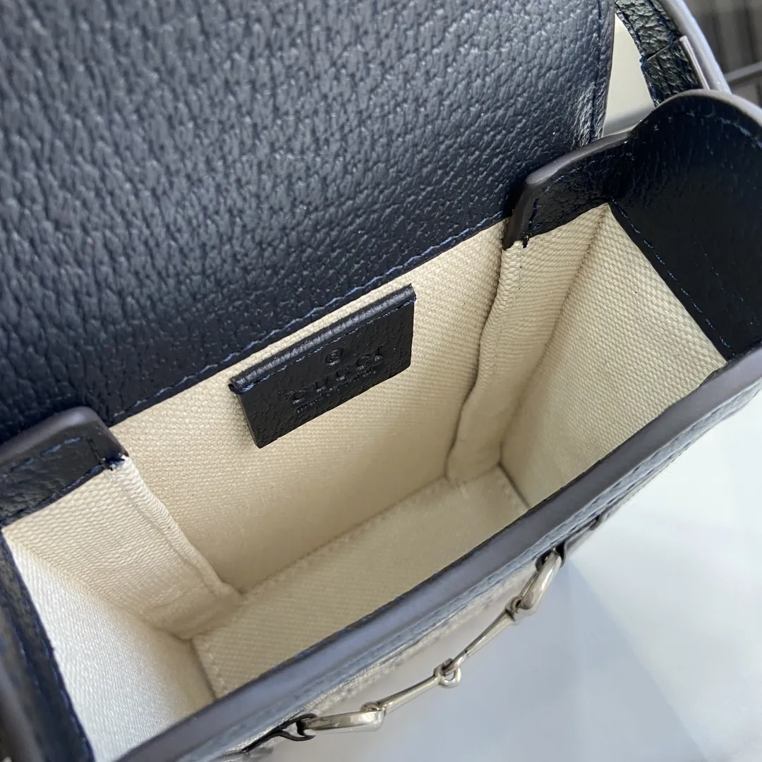 Gucci 馬具バッグ1955 ミニバッグ ブルーPVC - 画像 (9)