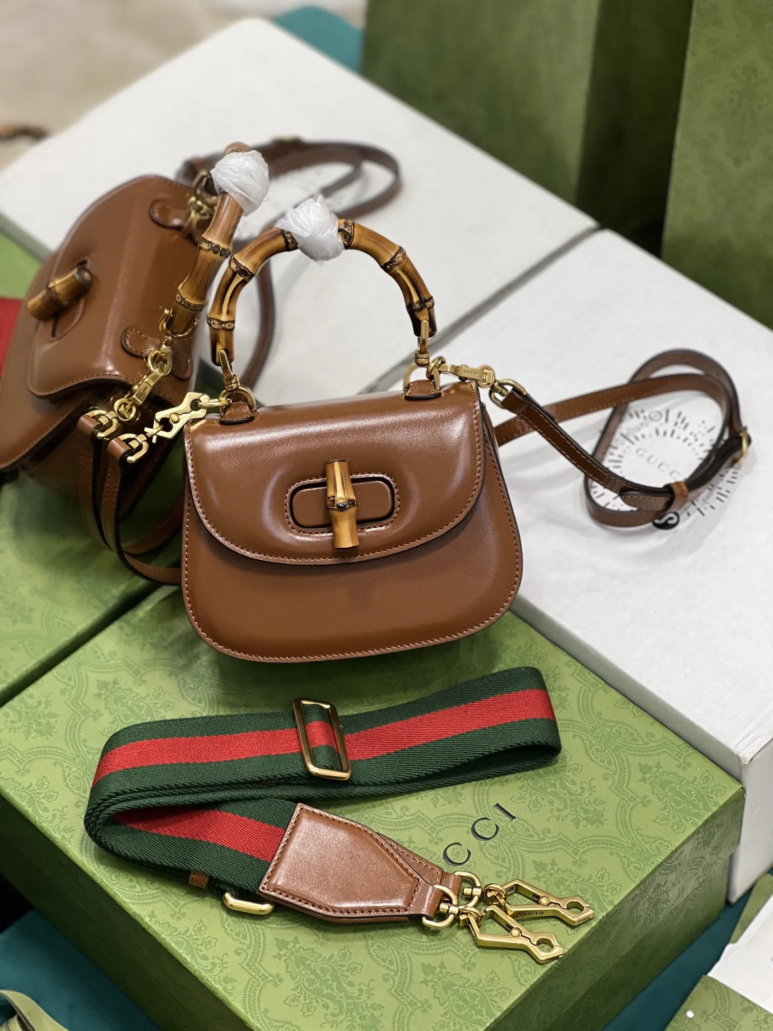 Gucci Ariaシリーズ小型ハンドバッグ茶色竹節デザイン - 画像 (5)