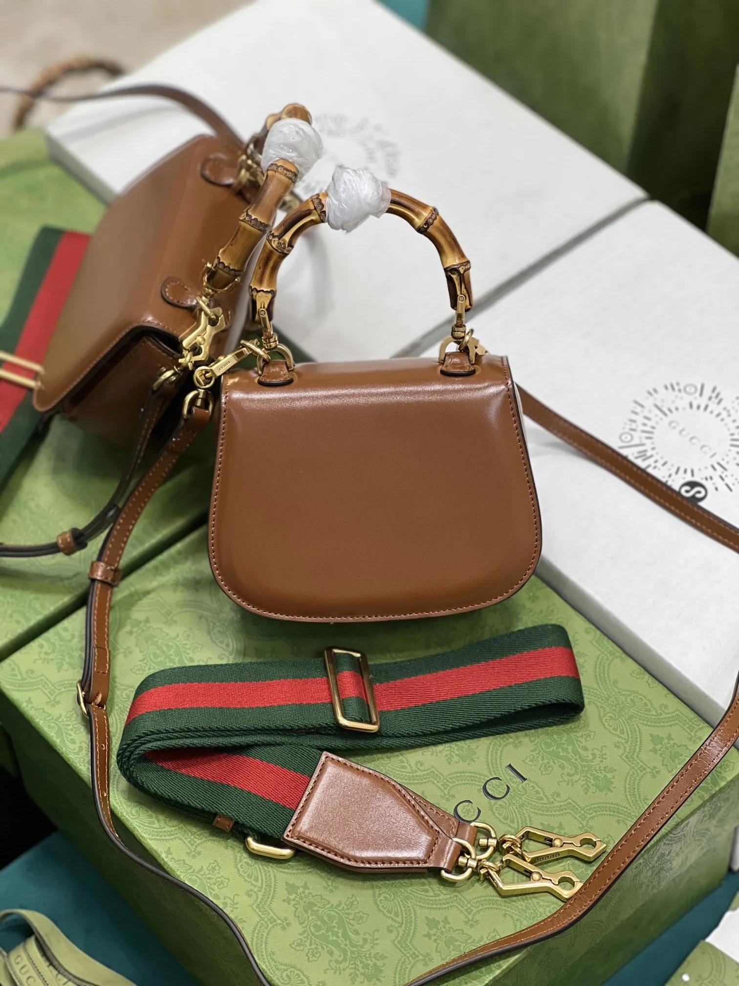 Gucci Ariaシリーズ小型ハンドバッグ茶色竹節デザイン - 画像 (6)