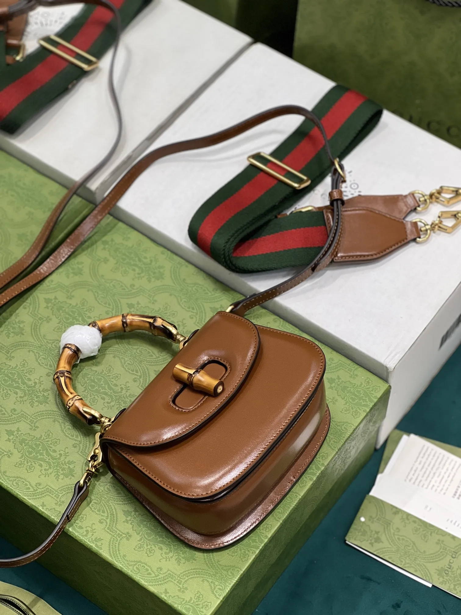 Gucci Ariaシリーズ小型ハンドバッグ茶色竹節デザイン - 画像 (7)
