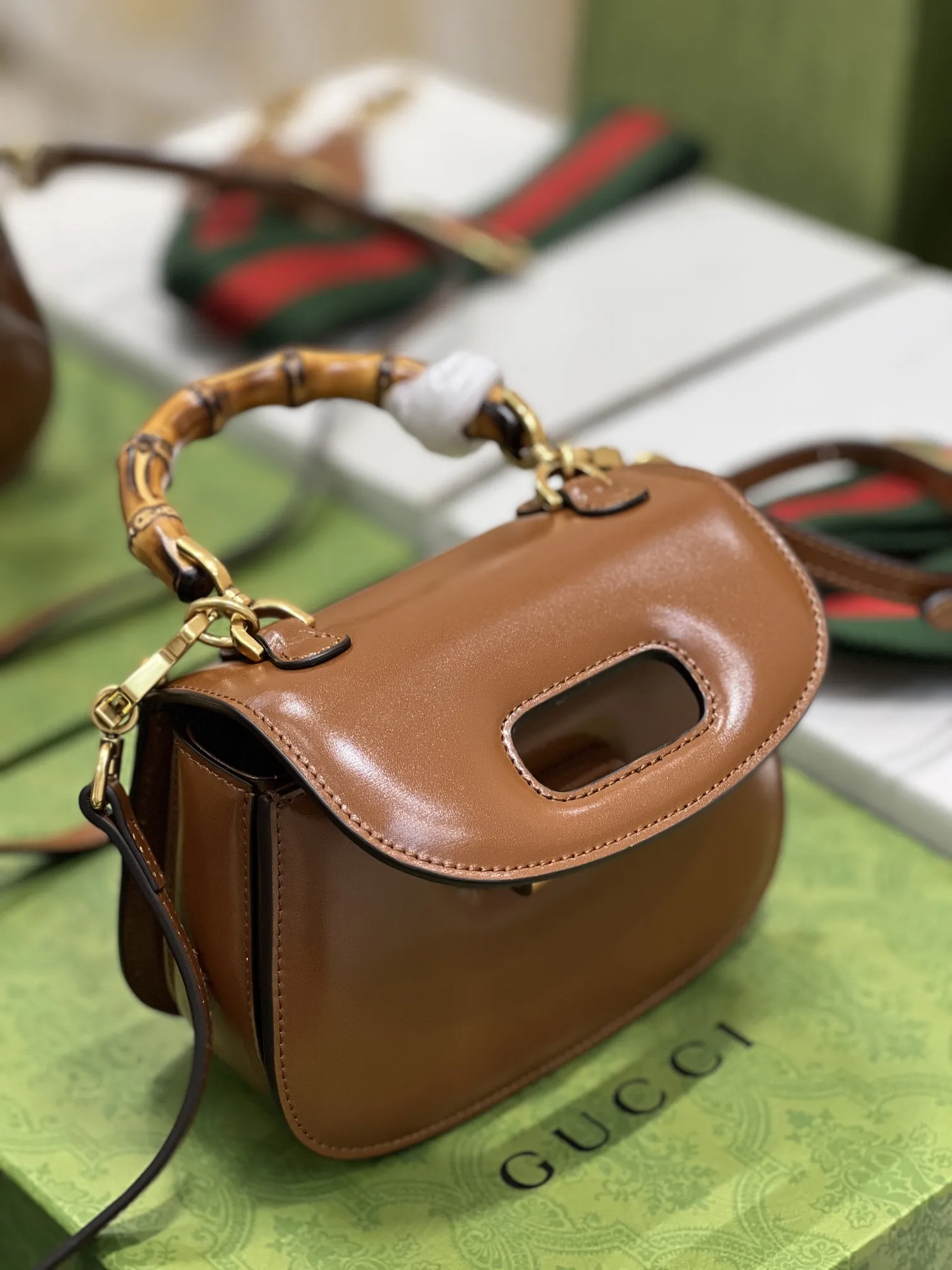 Gucci Ariaシリーズ小型ハンドバッグ茶色竹節デザイン - 画像 (9)