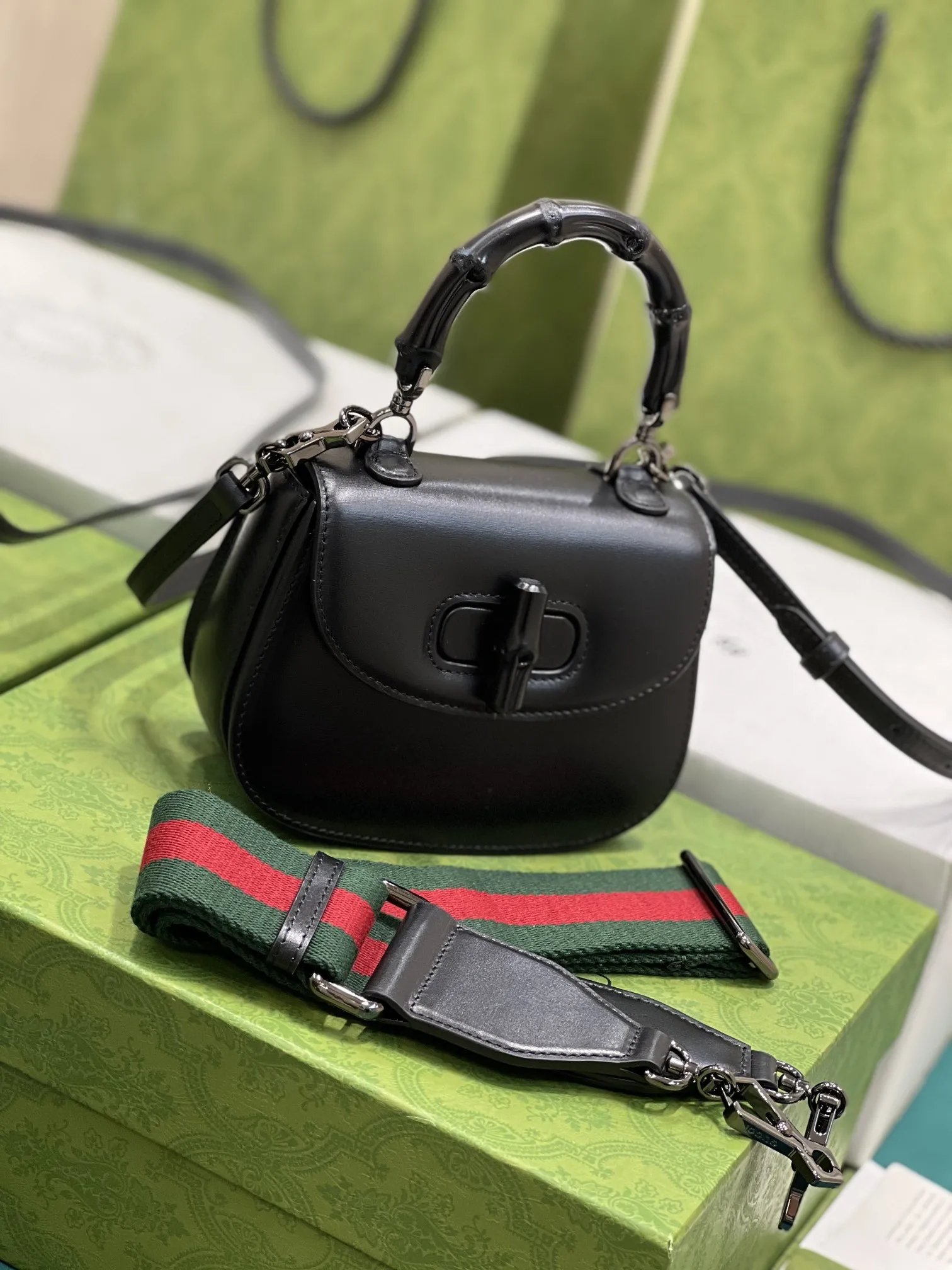 Gucci シリーズ 小型ハンドバッグ 黒色 - 画像 (3)