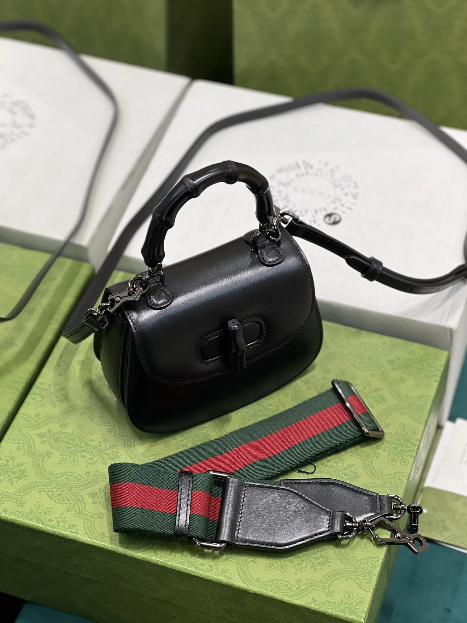 Gucci シリーズ 小型ハンドバッグ 黒色 - 画像 (4)