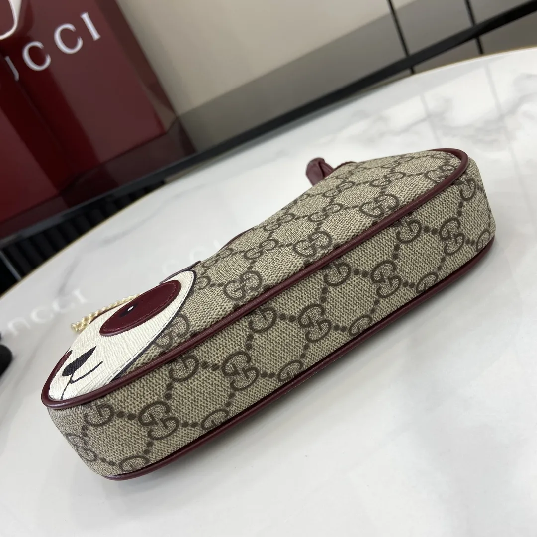 Gucci フェンディレッドパンダミニバッグ - 画像 (6)