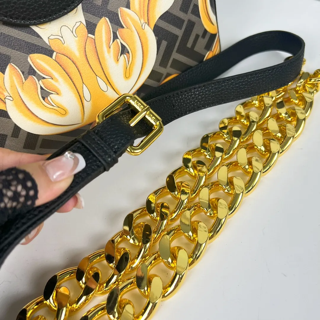 Versaceラメドゥーサバッグ黒ゴールドバロック柄 - 画像 (8)