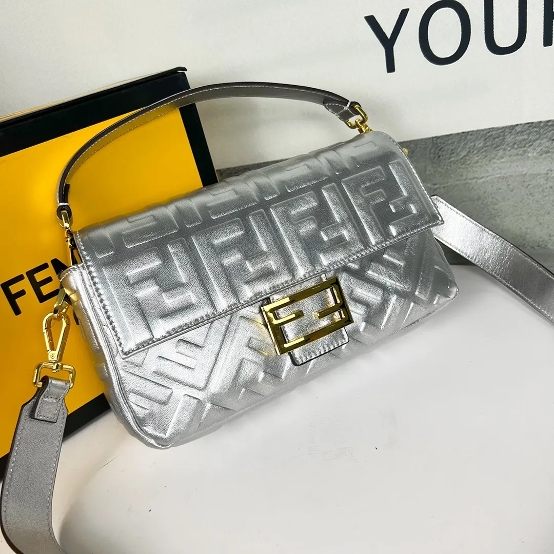 FENDI BAGUETTE中号手袋 シルバー スタイルF0191 - 画像 (3)