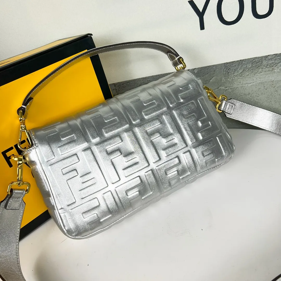 FENDI BAGUETTE中号手袋 シルバー スタイルF0191 - 画像 (4)