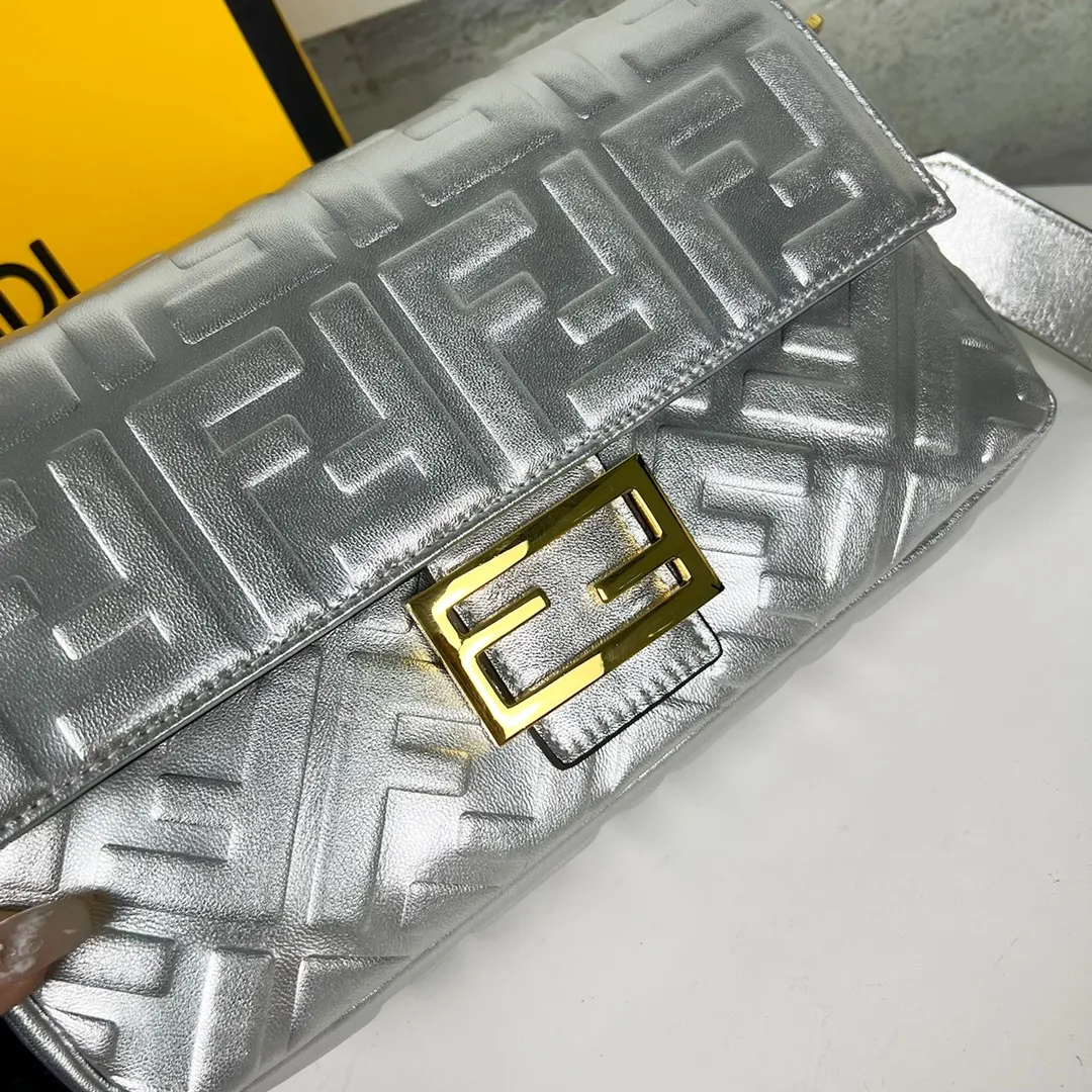 FENDI BAGUETTE中号手袋 シルバー スタイルF0191 - 画像 (7)