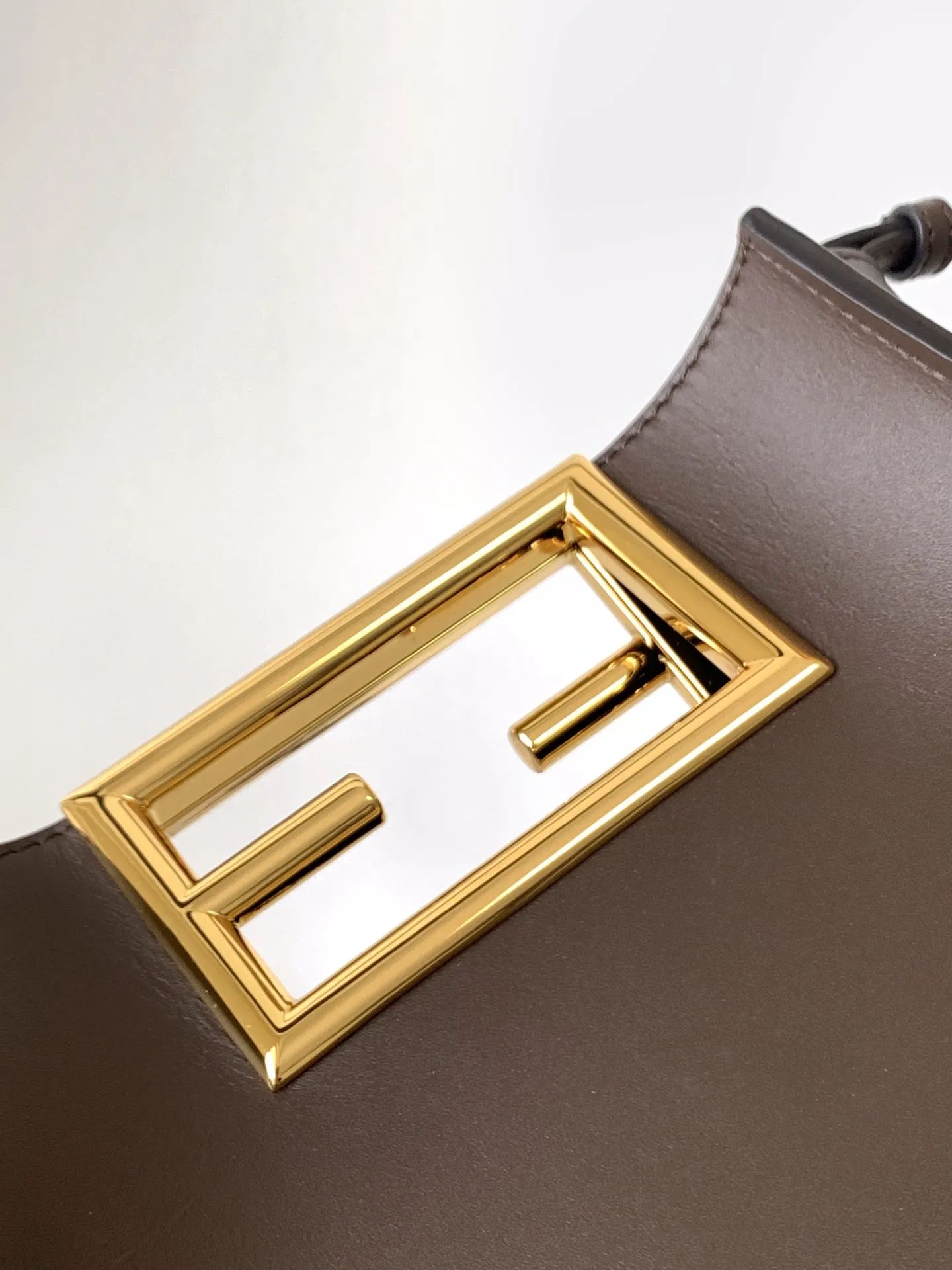 Fendi Way小号手袋ブラウンレザーFFロゴ - 画像 (6)