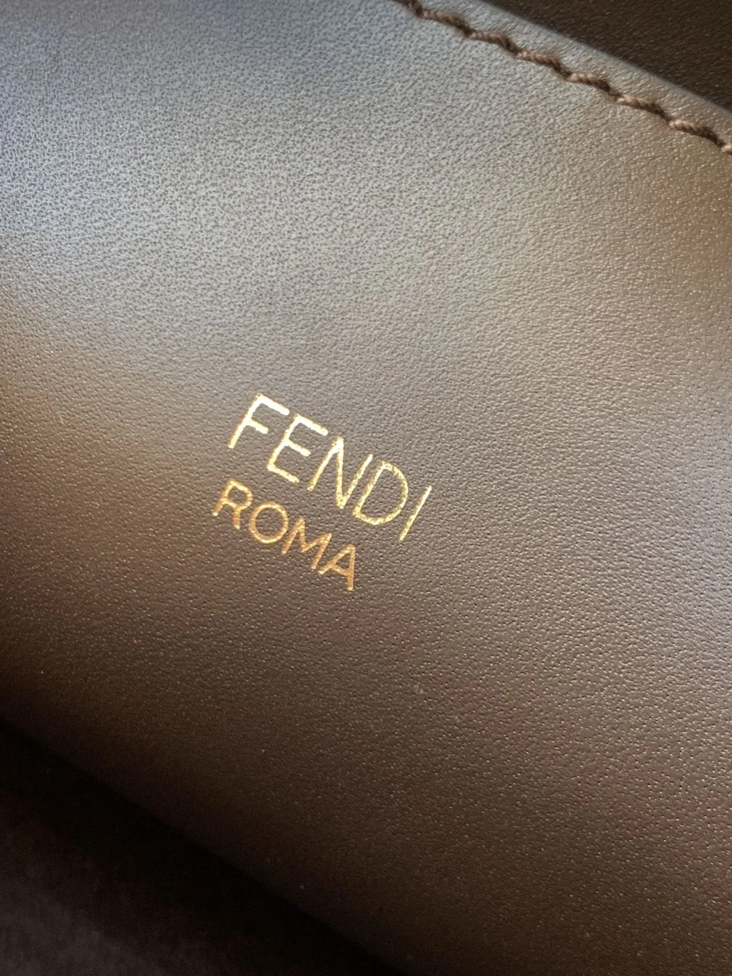 Fendi Way小号手袋ブラウンレザーFFロゴ - 画像 (7)