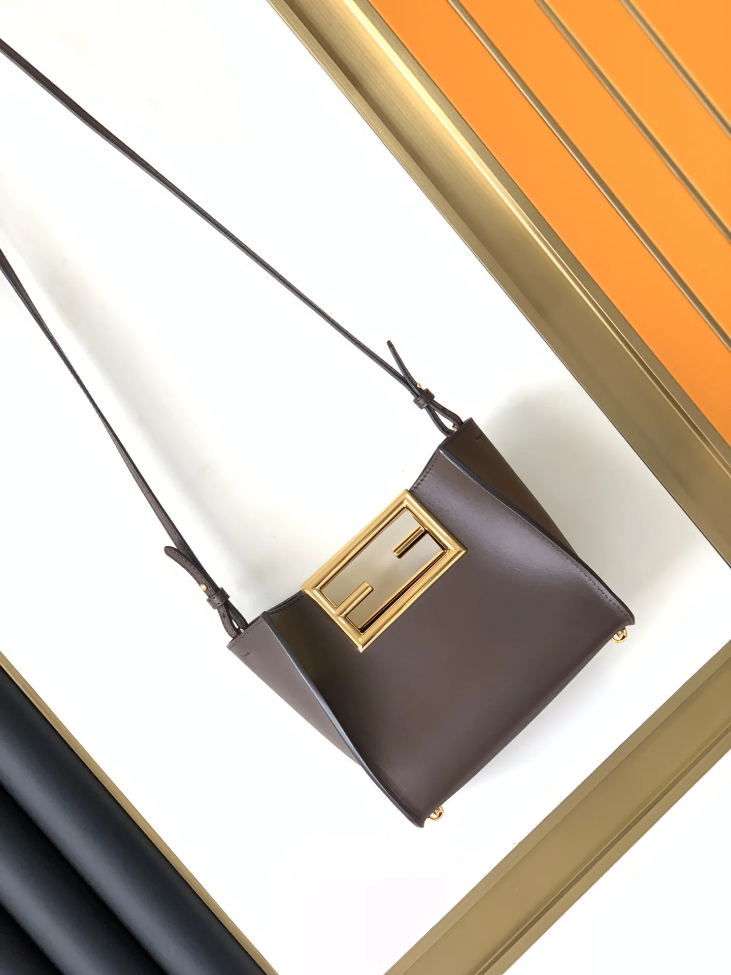 Fendi Way小号手袋ブラウンレザーFFロゴ - 画像 (10)