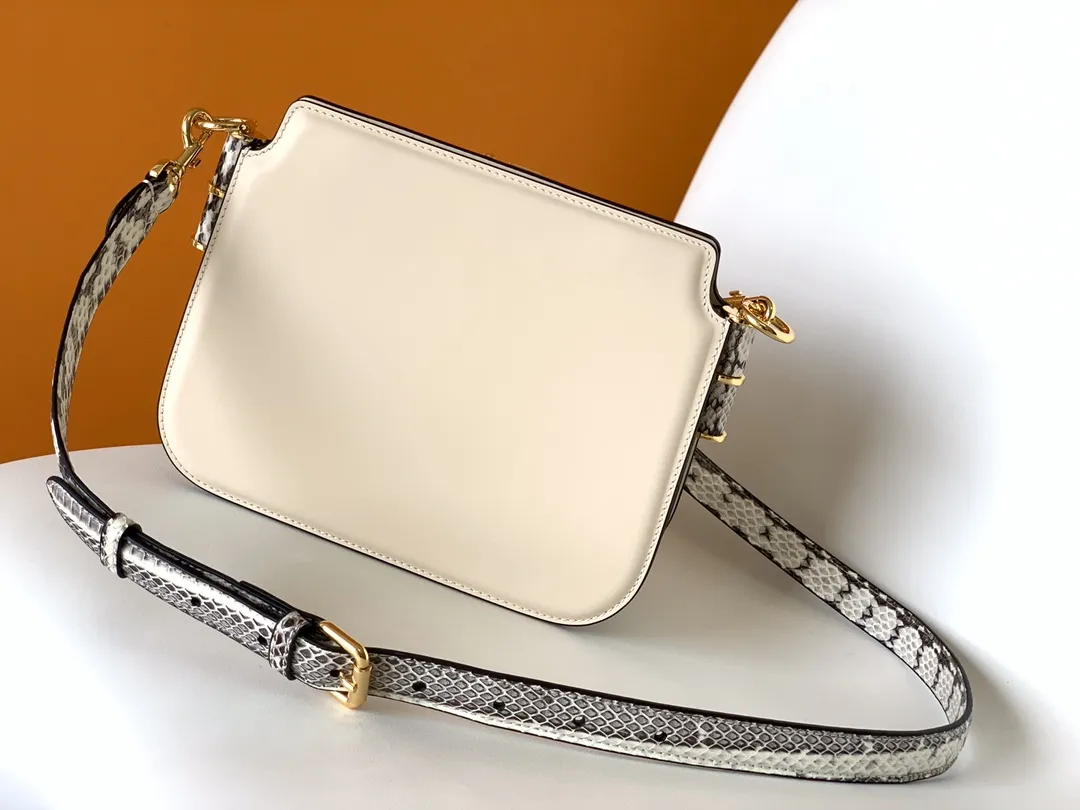 Fendi touch 風琴ハンドバッグ ベージュ パイソン柄 - 画像 (3)